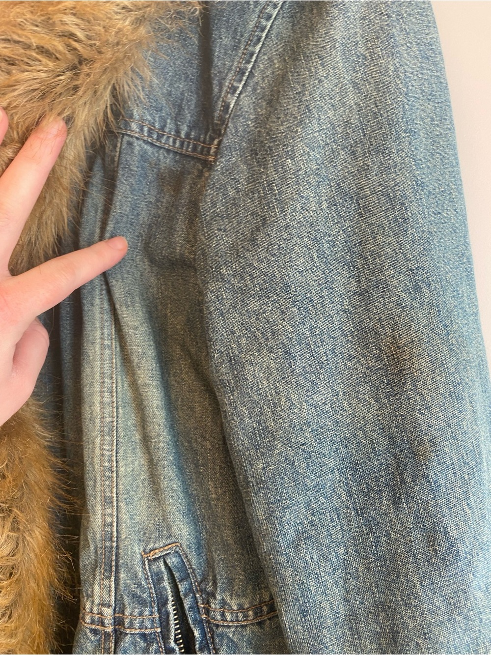 Vintage Y2K Denim Jacket with Brown Faux-Fur Trim - Picture 9 of 13